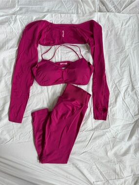 DFYNE Women's Fuchsia Three-Piece Active Set - Crop Top & Long Sleeve